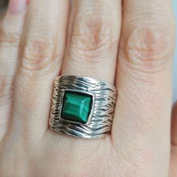 Серебряное кольцо с малахитом 01R2557ML
