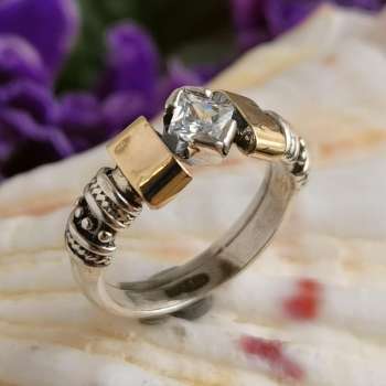 Серебряное кольцо с куб.цирконом и золотом MVR2150GCZ