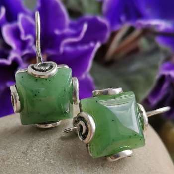 Серебряные серьги с нефритом 01E527NF