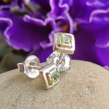 Серебряные серьги с хризолитом MVE2131HR