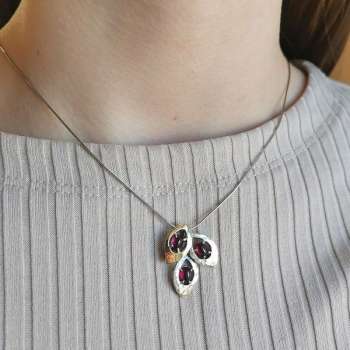 Серебряный кулон с гранатом и золотом MVP1629GGR