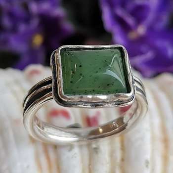 Серебряное кольцо с нефритом 01R494NF