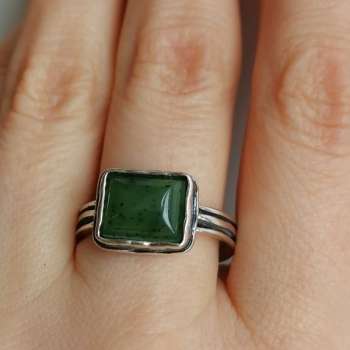 Серебряное кольцо с нефритом 01R494NF