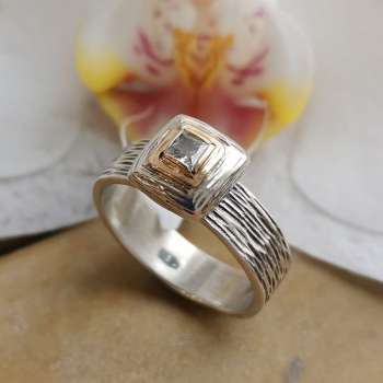 Серебряное кольцо с куб.цирконом и золотом MVR2048GCZ