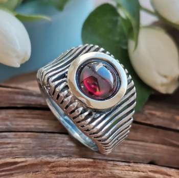 Серебряное кольцо с гранатом и золотом MVR1879GGR