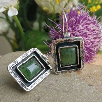 Серебряные серьги с нефритом 01E600NF