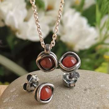 Серебряное колье с сердоликом DN003SR