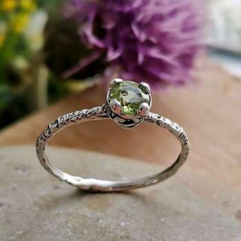 Серебряное кольцо с перидотом MVR1569PR