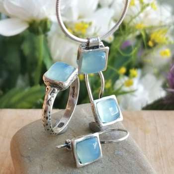 Серебряное колье с халцедоном 01N109HL/1