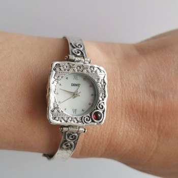 Серебряные часы с гранатом 01W628GR