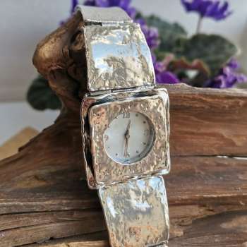 Серебряные часы с гранатом 01W598