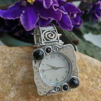 Серебряные часы с ониксом 01W062ON