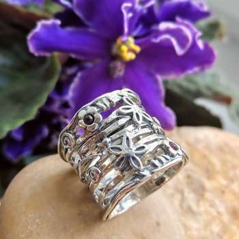 Серебряное кольцо с гранатом 01R395GR