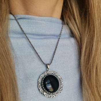 Серебряное колье с ониксом и перламутром 01N4382ON