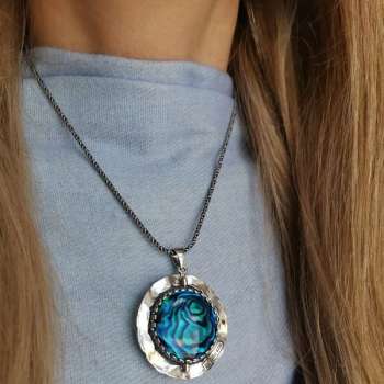 Серебряное колье с перламутром (галиотис) 01N4382PL