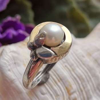 Серебряное кольцо с жемчугом и золотом MVR642GPL