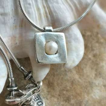 Серебряное колье с жемчугом 01N110PL