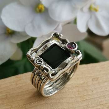 Серебряное кольцо с ониксом и гранатом 01R371ON/1