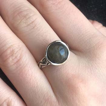 Серебряное кольцо с лабрадором 01R1704LB