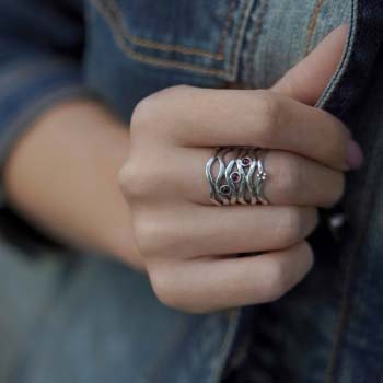 Серебряное кольцо с гранатом 01R1988GR