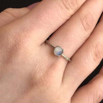 Серебряное кольцо с лунным камнем MVR1569MS