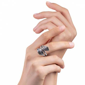Серебряное кольцо 01R2344