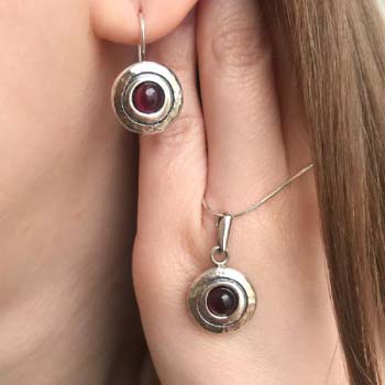 Серебряные серьги с гранатом MVE1408GR