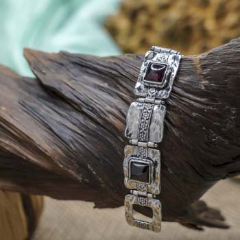 Серебряный браслет с гранатом 01B552GR